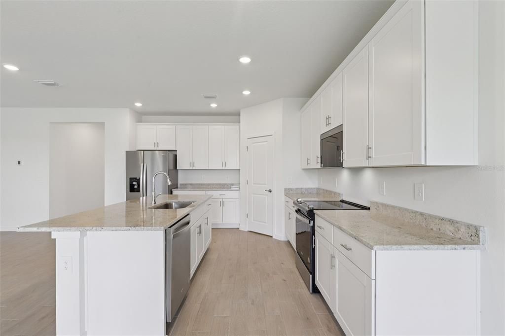 Под контрактом: $386,990 (4 спален, 3 ванн, 2193 Квадратных фут)