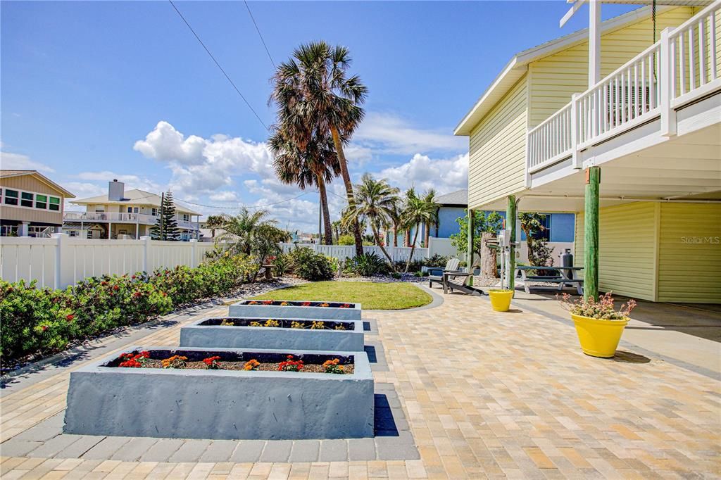 Active With Contract: $599,000 (3 beds, 2 baths, 1948 Square Feet)