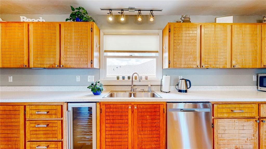 Active With Contract: $599,000 (3 beds, 2 baths, 1948 Square Feet)