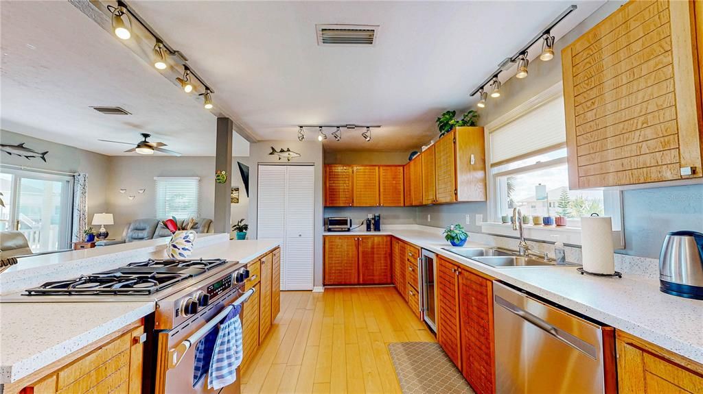 Active With Contract: $599,000 (3 beds, 2 baths, 1948 Square Feet)