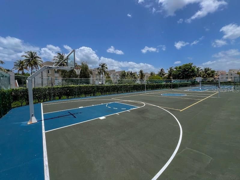 For Rent: $4,000 (4 beds, 4 baths, 0 Square Feet)