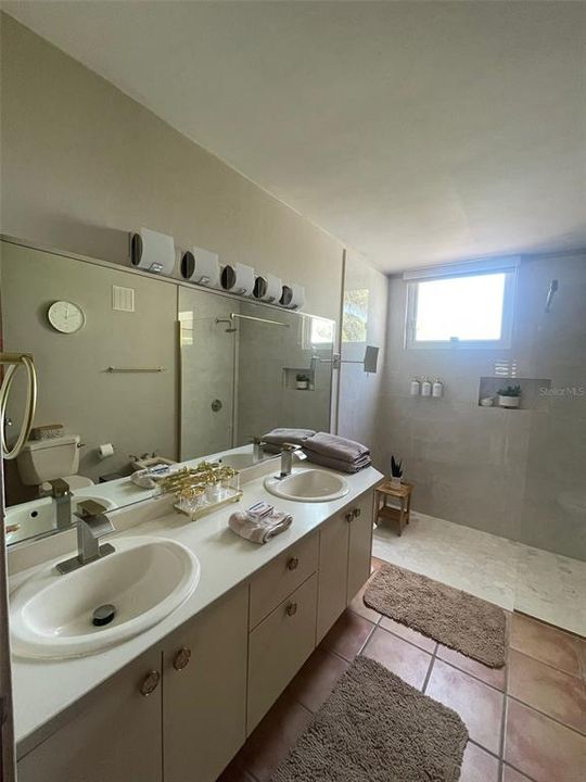 For Rent: $4,000 (4 beds, 4 baths, 0 Square Feet)