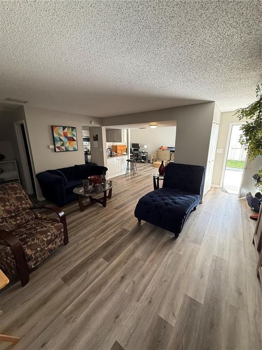 待售: $109,000 (3 贝兹, 2 浴室, 1408 平方英尺)