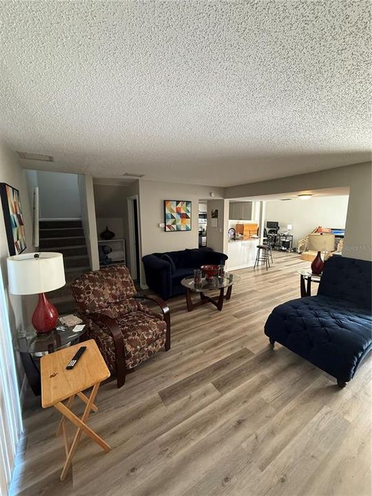 待售: $109,000 (3 贝兹, 2 浴室, 1408 平方英尺)