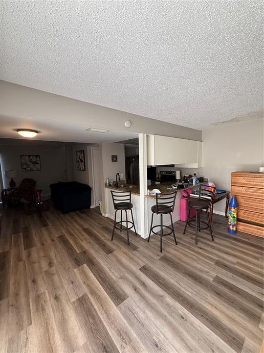 待售: $109,000 (3 贝兹, 2 浴室, 1408 平方英尺)