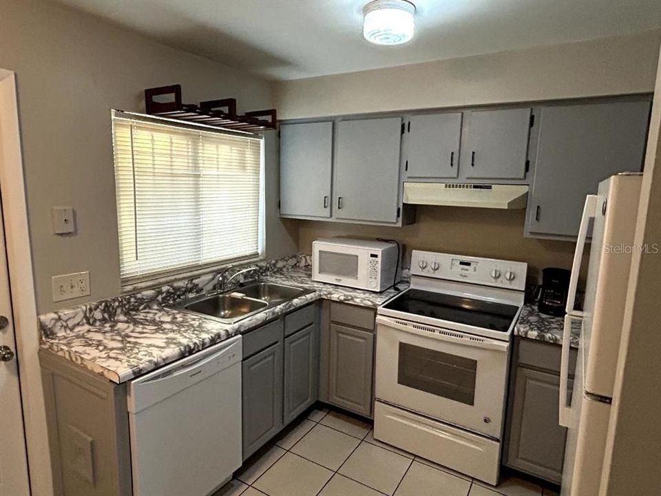 For Rent: $1,125 (2 beds, 1 baths, 900 Square Feet)