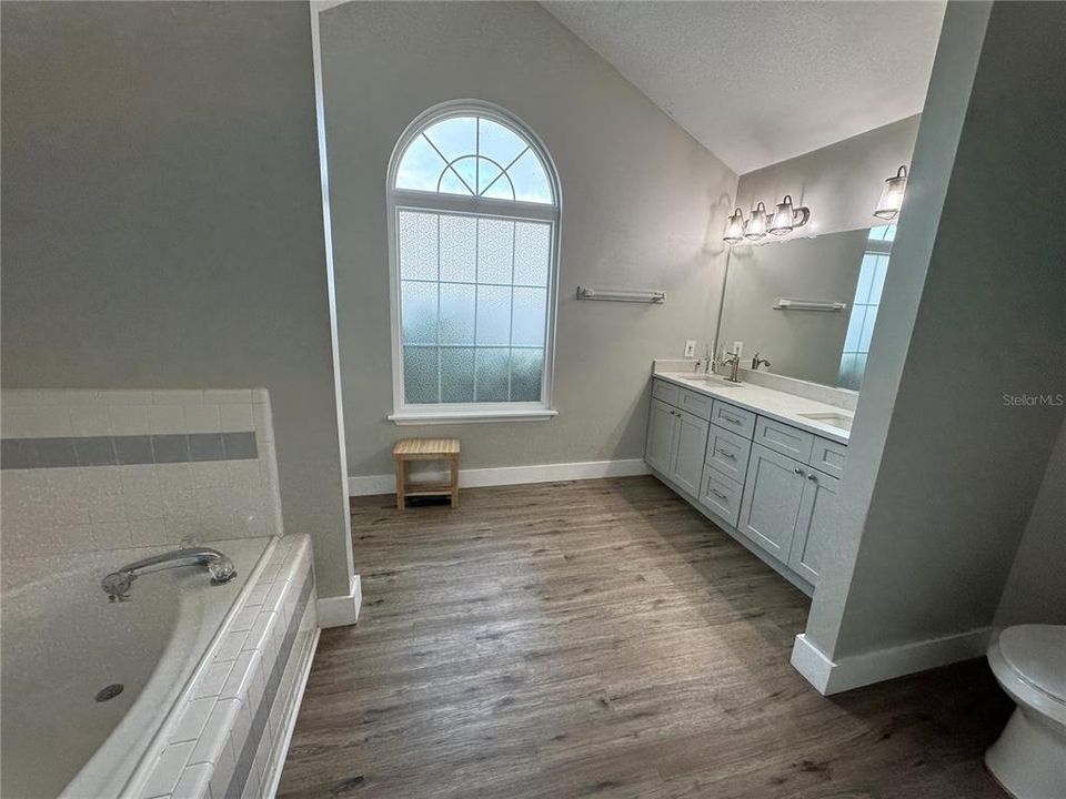 For Sale: $370,000 (4 beds, 3 baths, 2317 Square Feet)