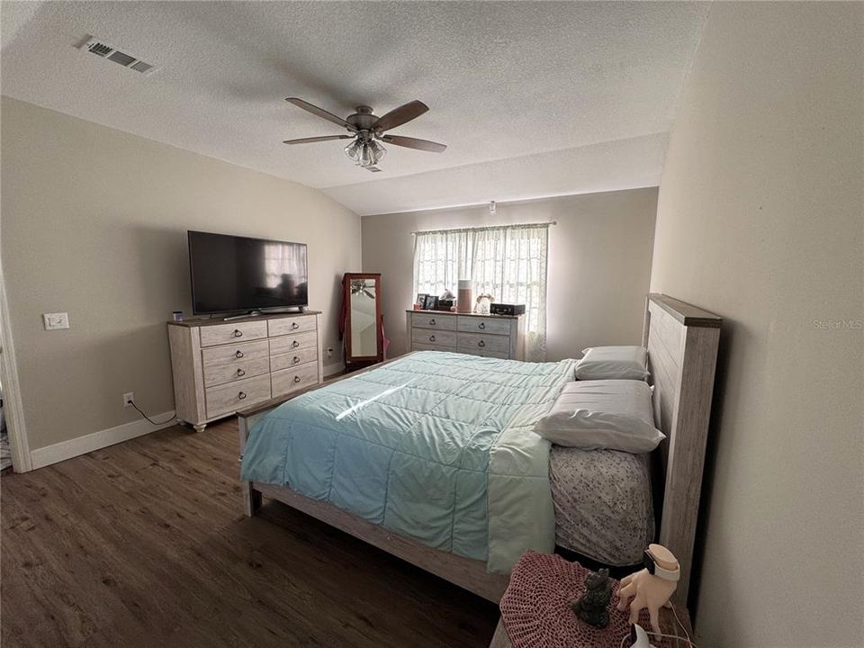 For Sale: $370,000 (4 beds, 3 baths, 2317 Square Feet)