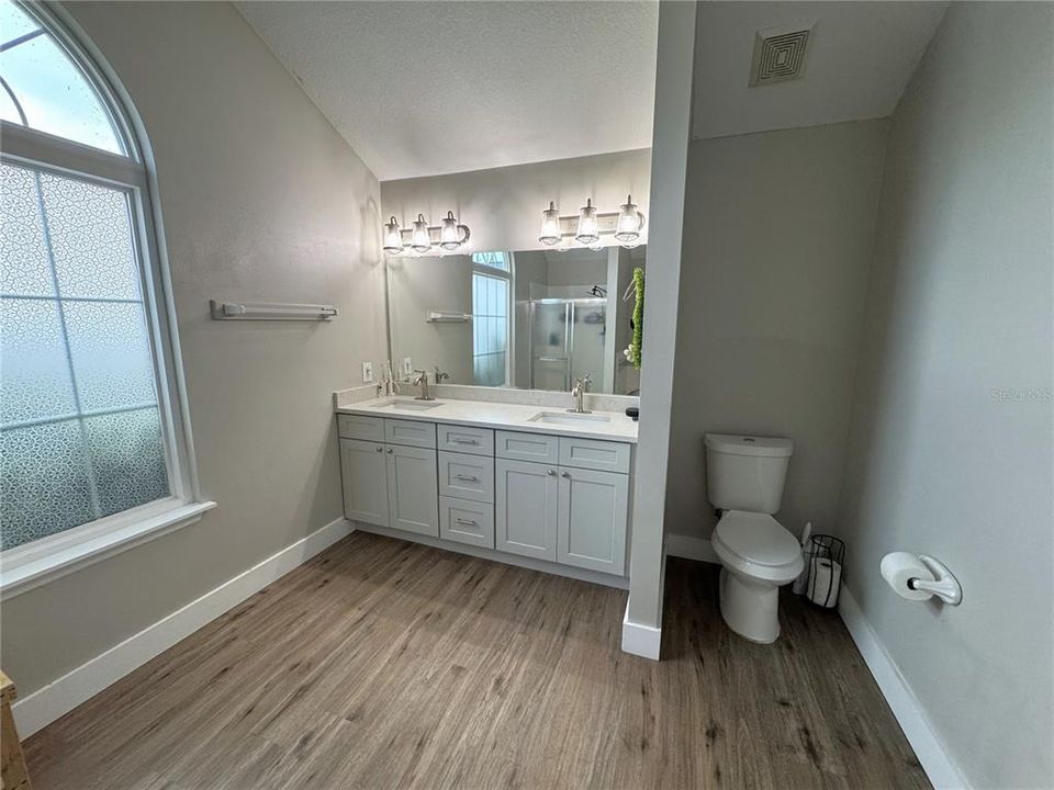 For Sale: $370,000 (4 beds, 3 baths, 2317 Square Feet)
