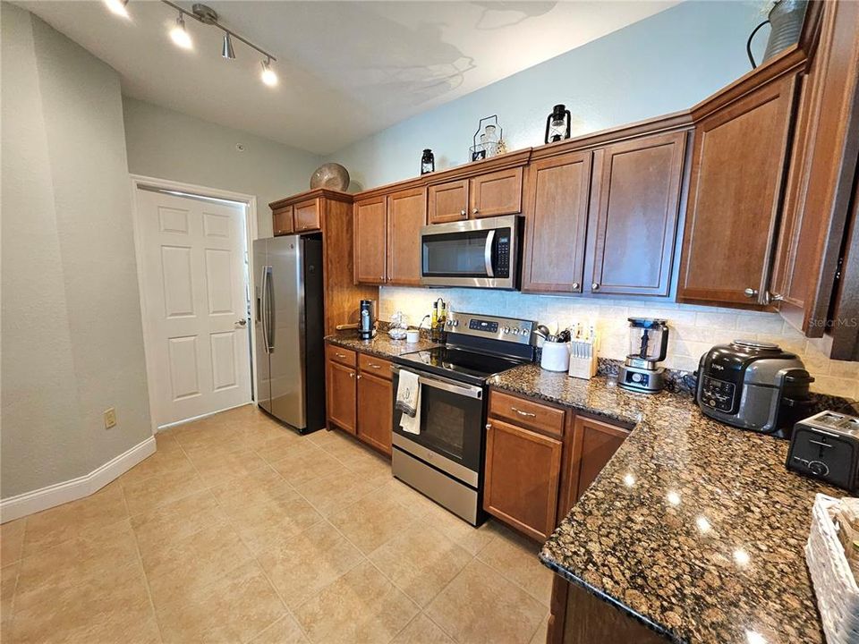 На продажу: $357,500 (2 спален, 2 ванн, 1615 Квадратных фут)