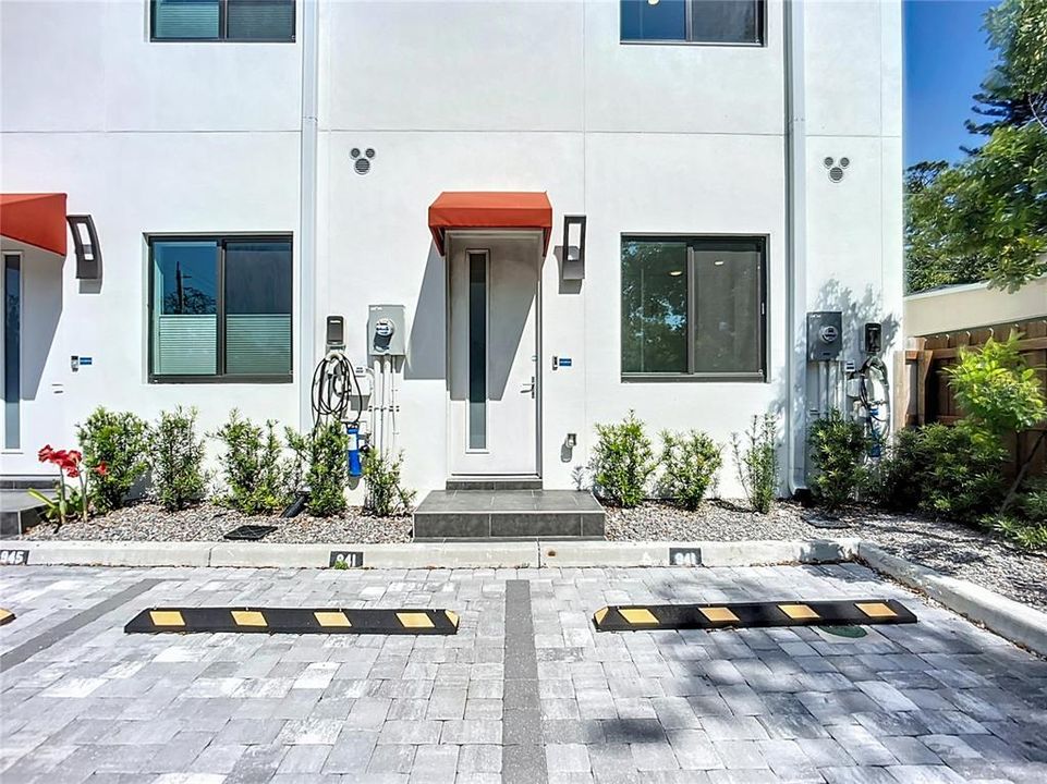 For Sale: $550,000 (2 beds, 2 baths, 1550 Square Feet)