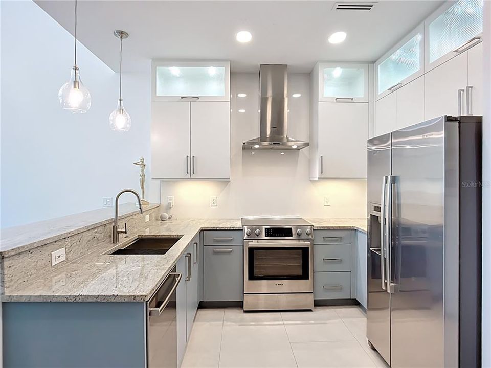 For Sale: $550,000 (2 beds, 2 baths, 1550 Square Feet)