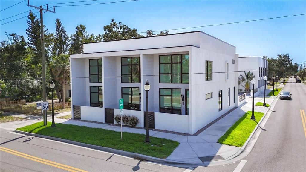 For Sale: $550,000 (2 beds, 2 baths, 1550 Square Feet)