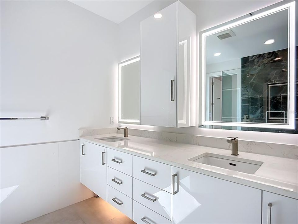 For Sale: $550,000 (2 beds, 2 baths, 1550 Square Feet)