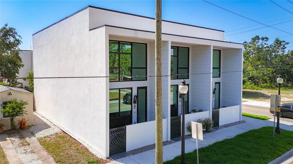 For Sale: $550,000 (2 beds, 2 baths, 1550 Square Feet)