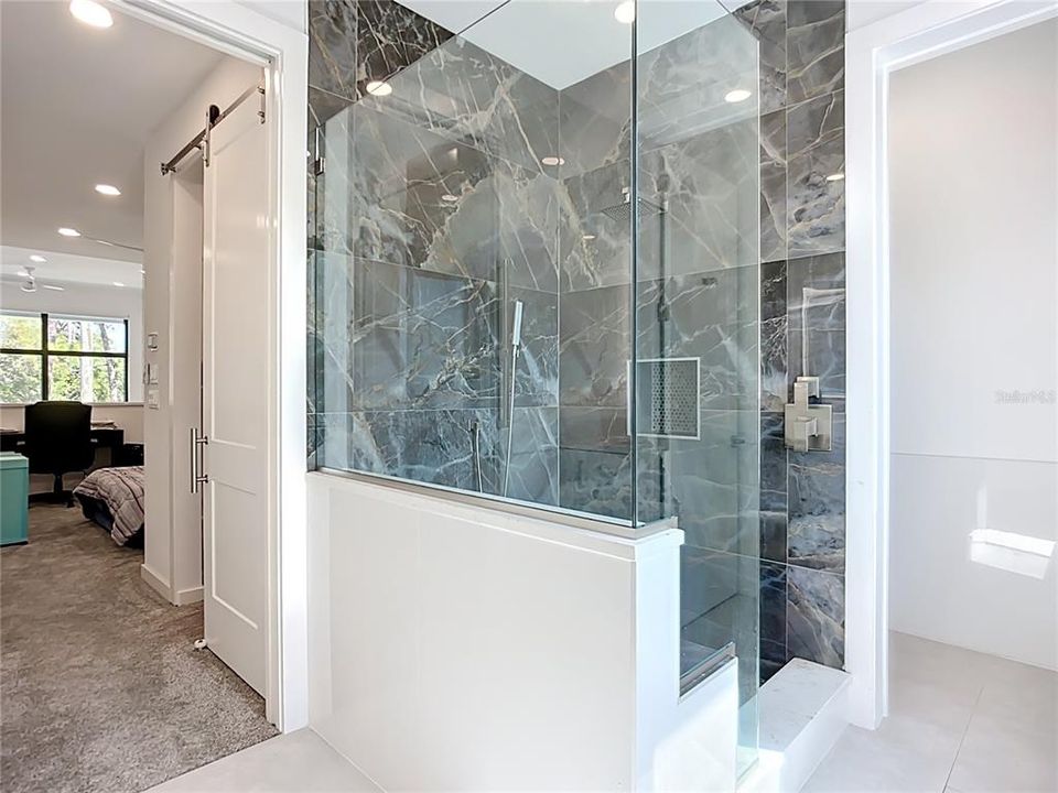 For Sale: $550,000 (2 beds, 2 baths, 1550 Square Feet)