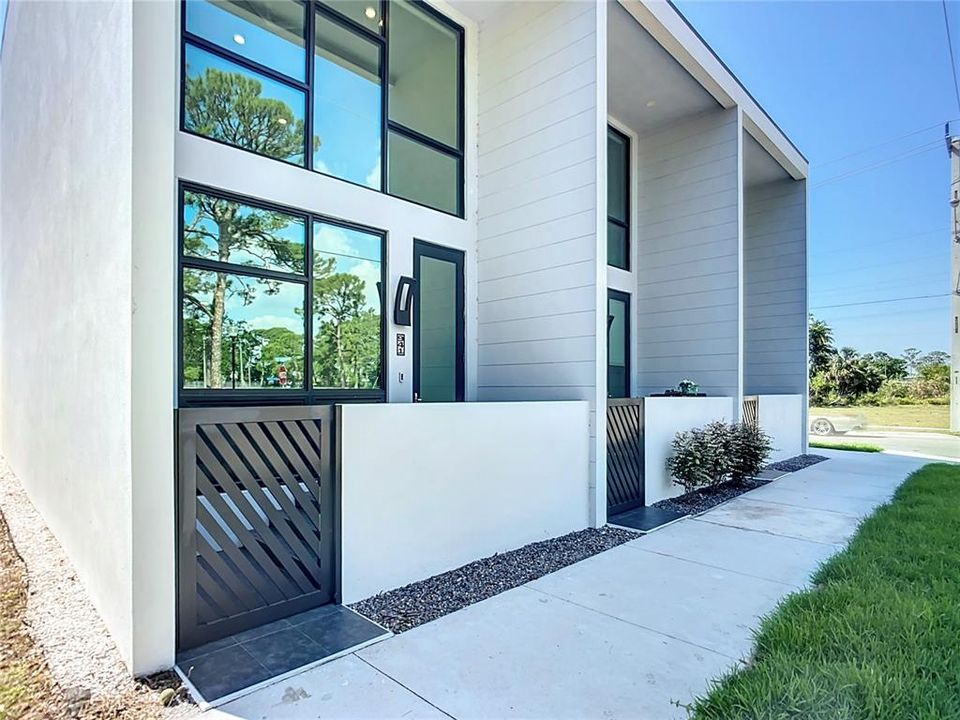 For Sale: $550,000 (2 beds, 2 baths, 1550 Square Feet)