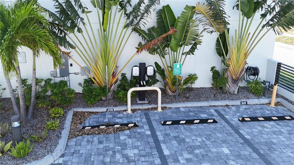 For Sale: $550,000 (2 beds, 2 baths, 1550 Square Feet)