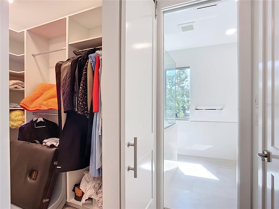 For Sale: $550,000 (2 beds, 2 baths, 1550 Square Feet)