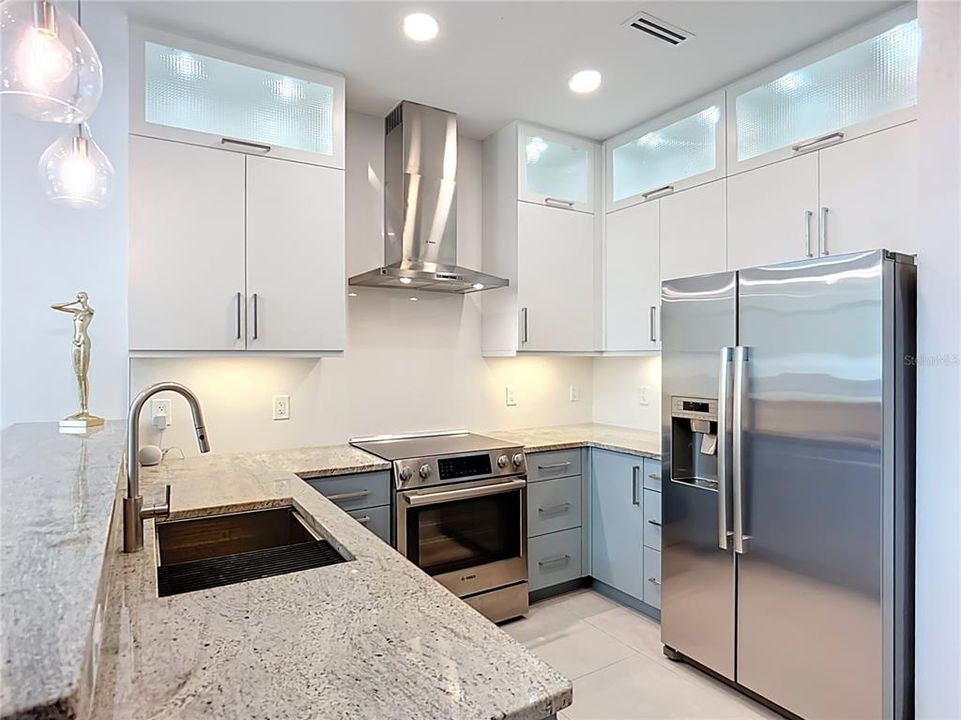 For Sale: $550,000 (2 beds, 2 baths, 1550 Square Feet)