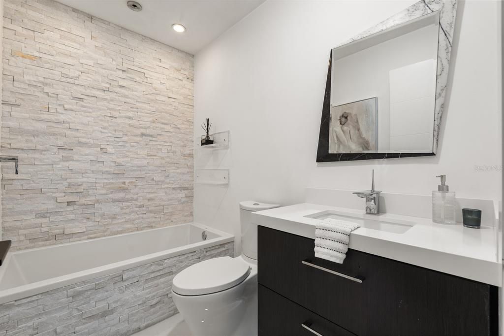 Active With Contract: $430,000 (2 beds, 3 baths, 1506 Square Feet)