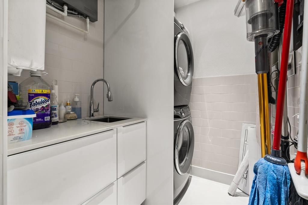 Active With Contract: $430,000 (2 beds, 3 baths, 1506 Square Feet)