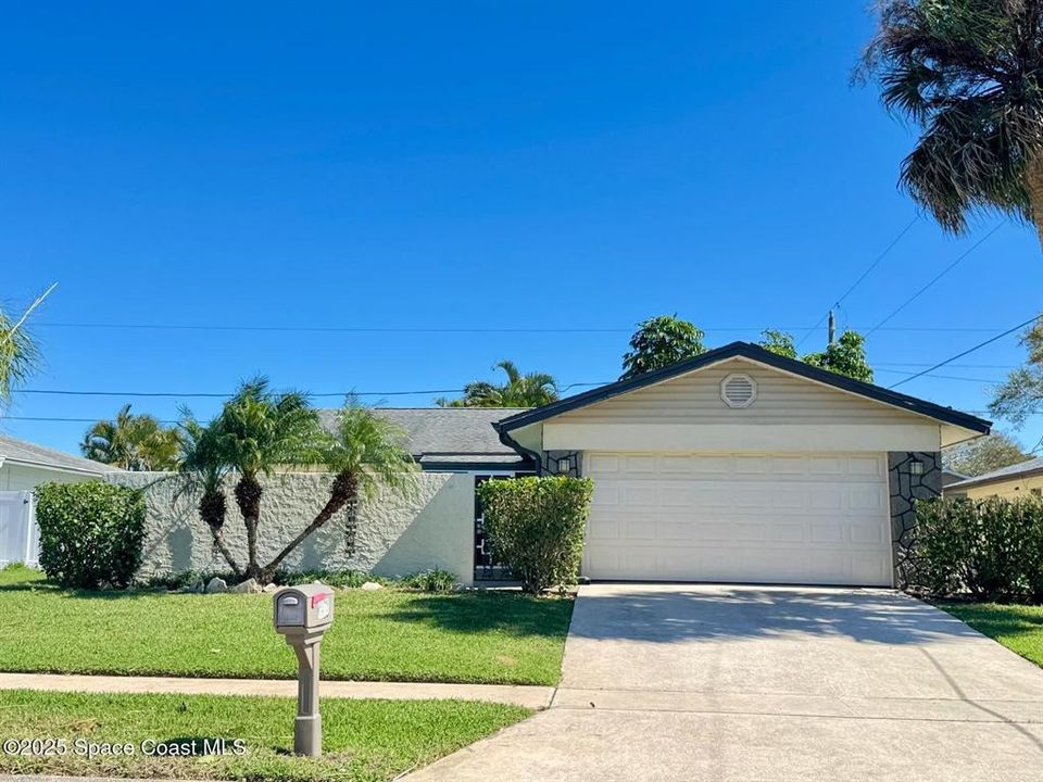 Recently Sold: $290,000 (3 beds, 2 baths, 1212 Square Feet)