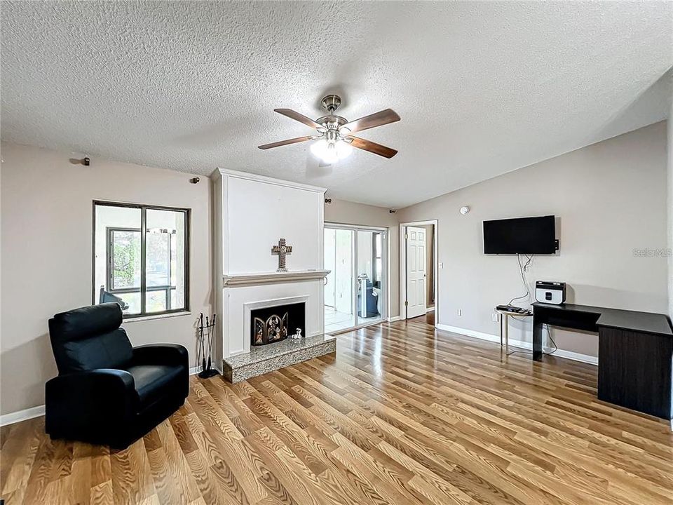 For Sale: $197,500 (3 beds, 2 baths, 1653 Square Feet)