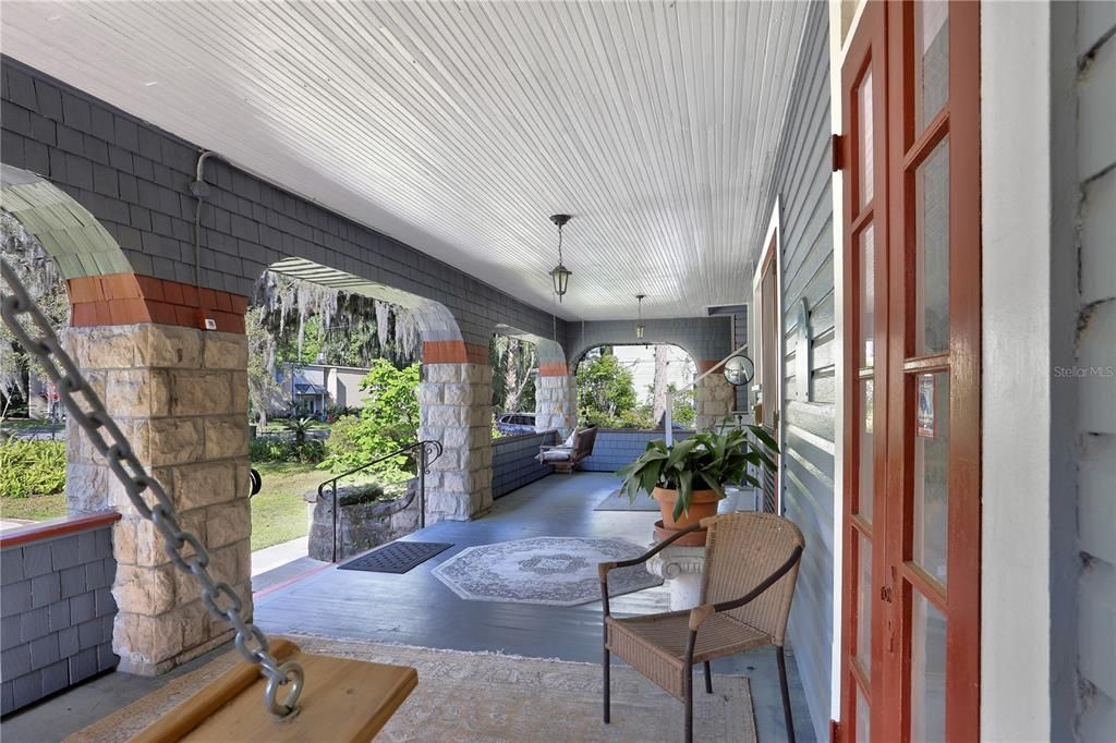 Под контрактом: $892,000 (5 спален, 4 ванн, 4635 Квадратных фут)