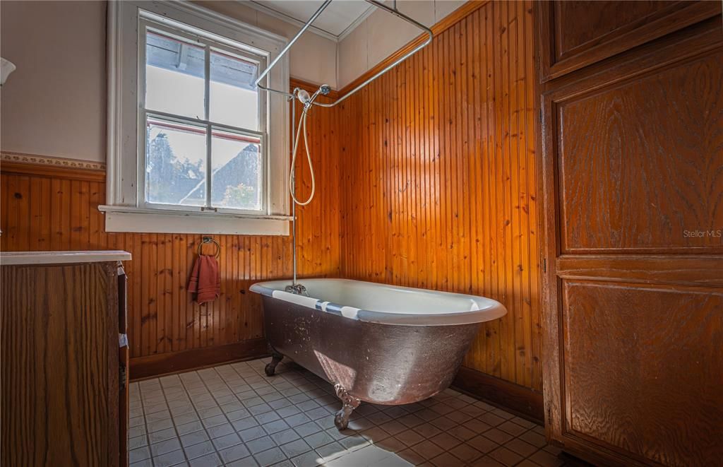 Под контрактом: $892,000 (5 спален, 4 ванн, 4635 Квадратных фут)