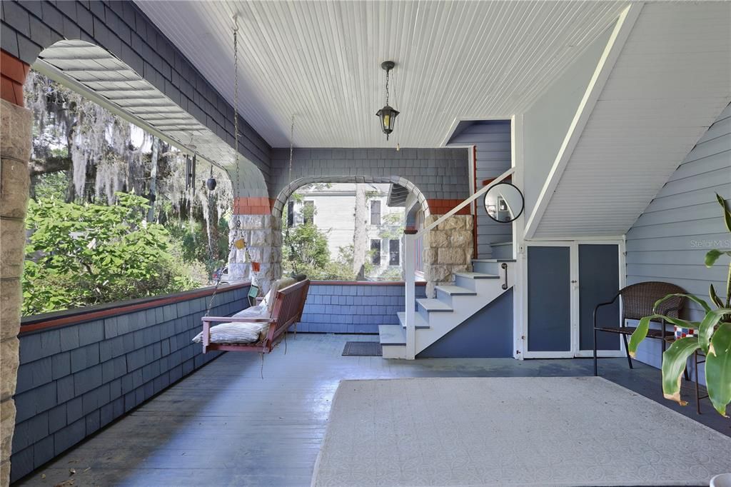 Под контрактом: $892,000 (5 спален, 4 ванн, 4635 Квадратных фут)