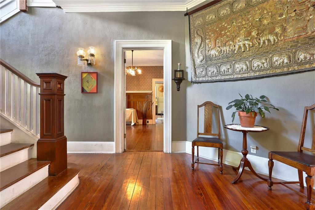 Под контрактом: $892,000 (5 спален, 4 ванн, 4635 Квадратных фут)