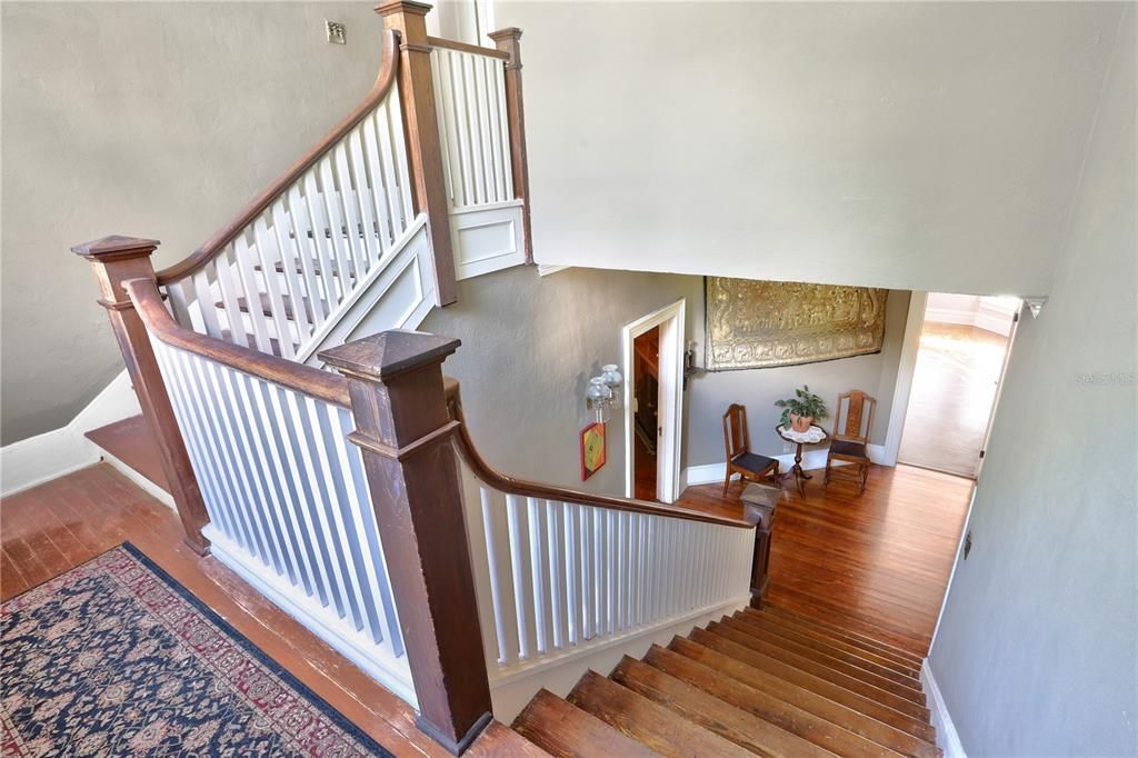 Под контрактом: $892,000 (5 спален, 4 ванн, 4635 Квадратных фут)