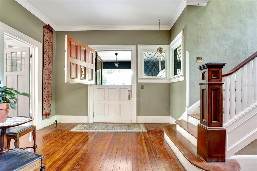 Под контрактом: $892,000 (5 спален, 4 ванн, 4635 Квадратных фут)