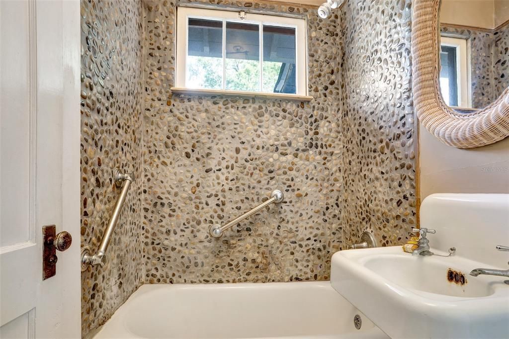 Под контрактом: $892,000 (5 спален, 4 ванн, 4635 Квадратных фут)