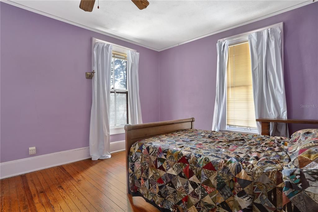 Под контрактом: $892,000 (5 спален, 4 ванн, 4635 Квадратных фут)