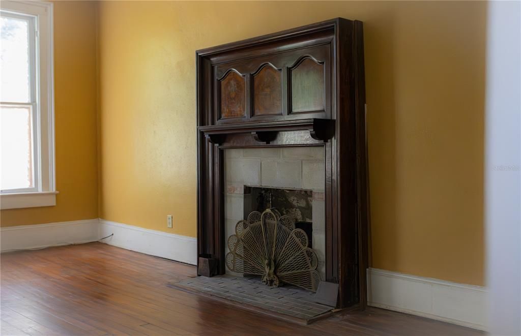 Под контрактом: $892,000 (5 спален, 4 ванн, 4635 Квадратных фут)