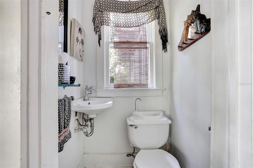 Под контрактом: $892,000 (5 спален, 4 ванн, 4635 Квадратных фут)