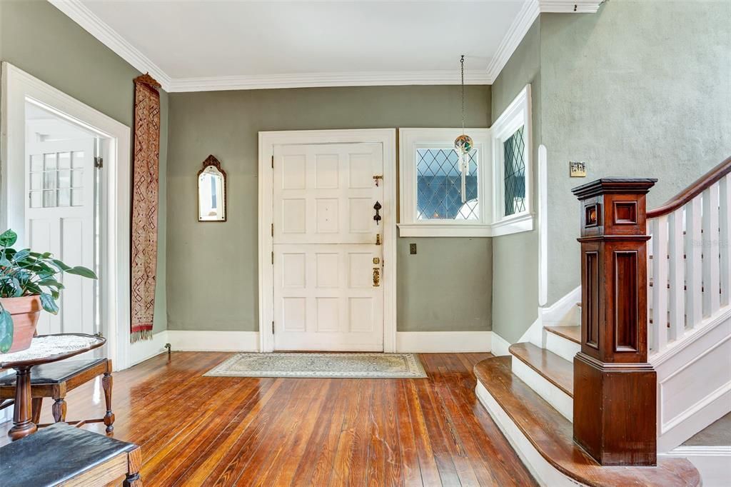 Под контрактом: $892,000 (5 спален, 4 ванн, 4635 Квадратных фут)