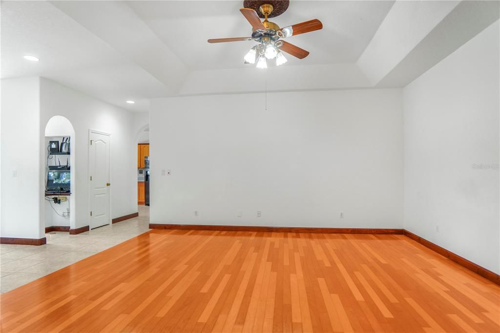En Venta: $895,000 (3 camas, 2 baños, 2982 Pies cuadrados)