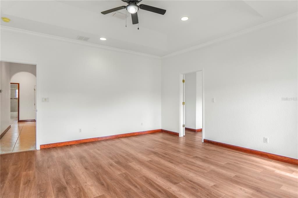 En Venta: $895,000 (3 camas, 2 baños, 2982 Pies cuadrados)