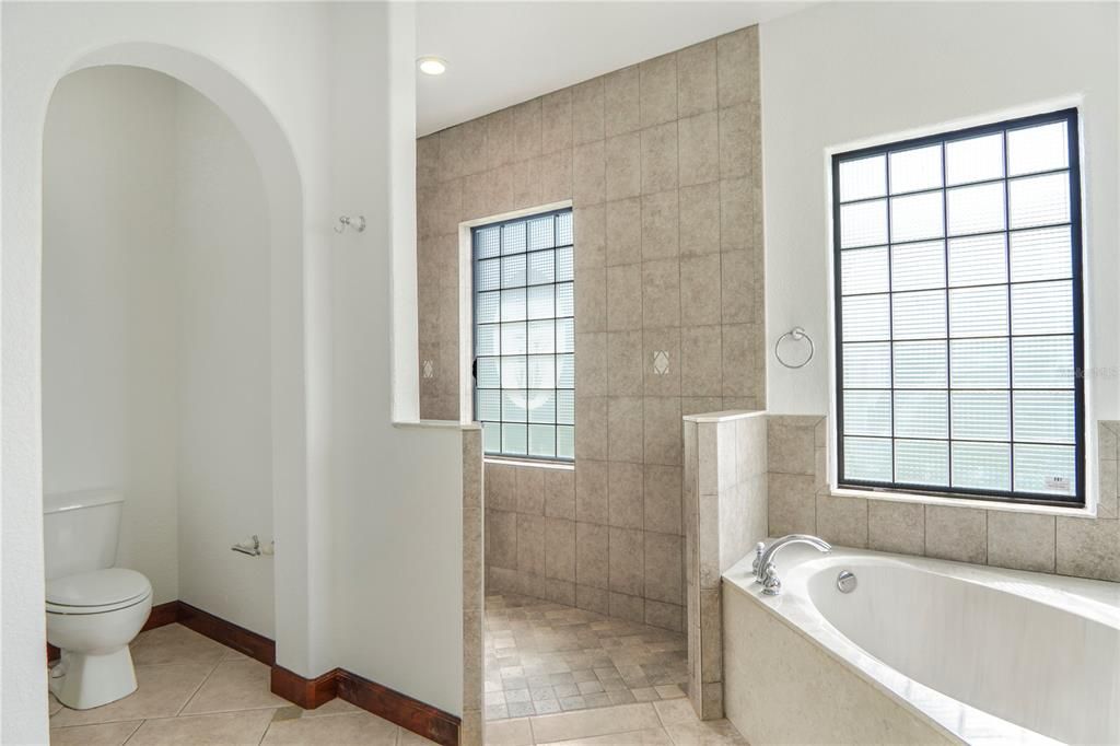 En Venta: $895,000 (3 camas, 2 baños, 2982 Pies cuadrados)