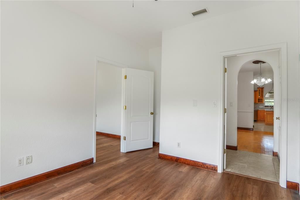 En Venta: $895,000 (3 camas, 2 baños, 2982 Pies cuadrados)