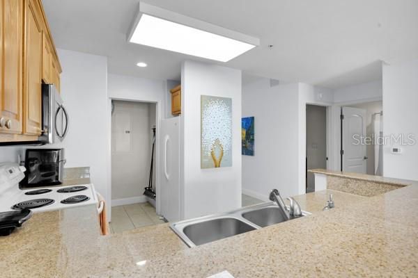 Activo con contrato: $295,900 (2 camas, 2 baños, 1165 Pies cuadrados)