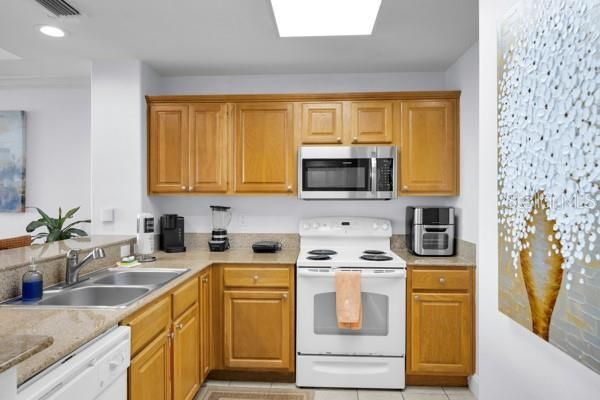 Activo con contrato: $295,900 (2 camas, 2 baños, 1165 Pies cuadrados)