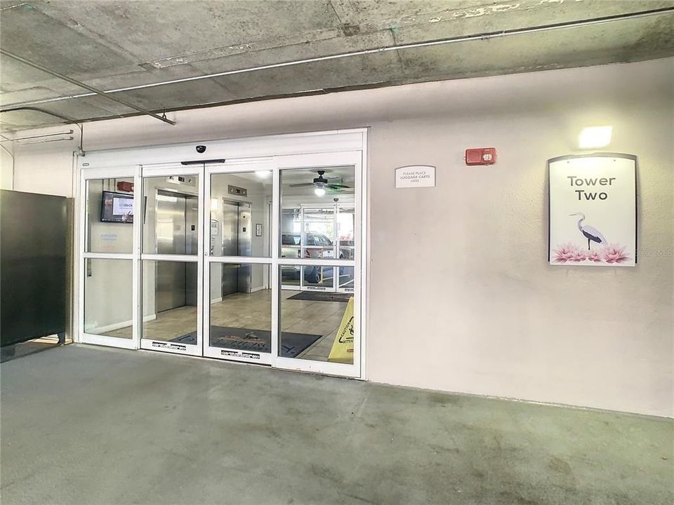 Activo con contrato: $295,900 (2 camas, 2 baños, 1165 Pies cuadrados)