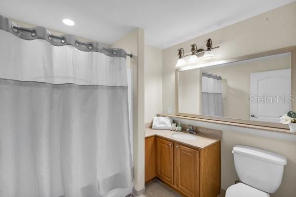 Activo con contrato: $295,900 (2 camas, 2 baños, 1165 Pies cuadrados)