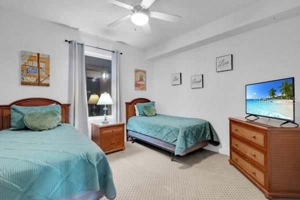 Activo con contrato: $295,900 (2 camas, 2 baños, 1165 Pies cuadrados)