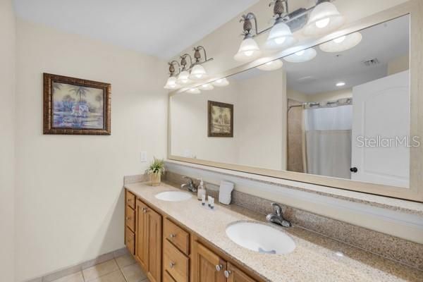 Activo con contrato: $295,900 (2 camas, 2 baños, 1165 Pies cuadrados)