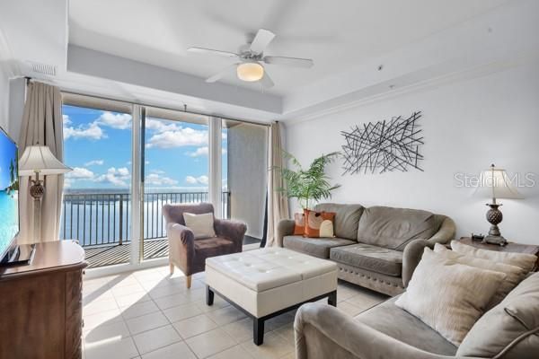 Activo con contrato: $295,900 (2 camas, 2 baños, 1165 Pies cuadrados)